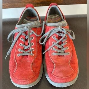 Dansko Women's Elisa leather Sneaker in a size 37 US 6.5 -7 slip resistant